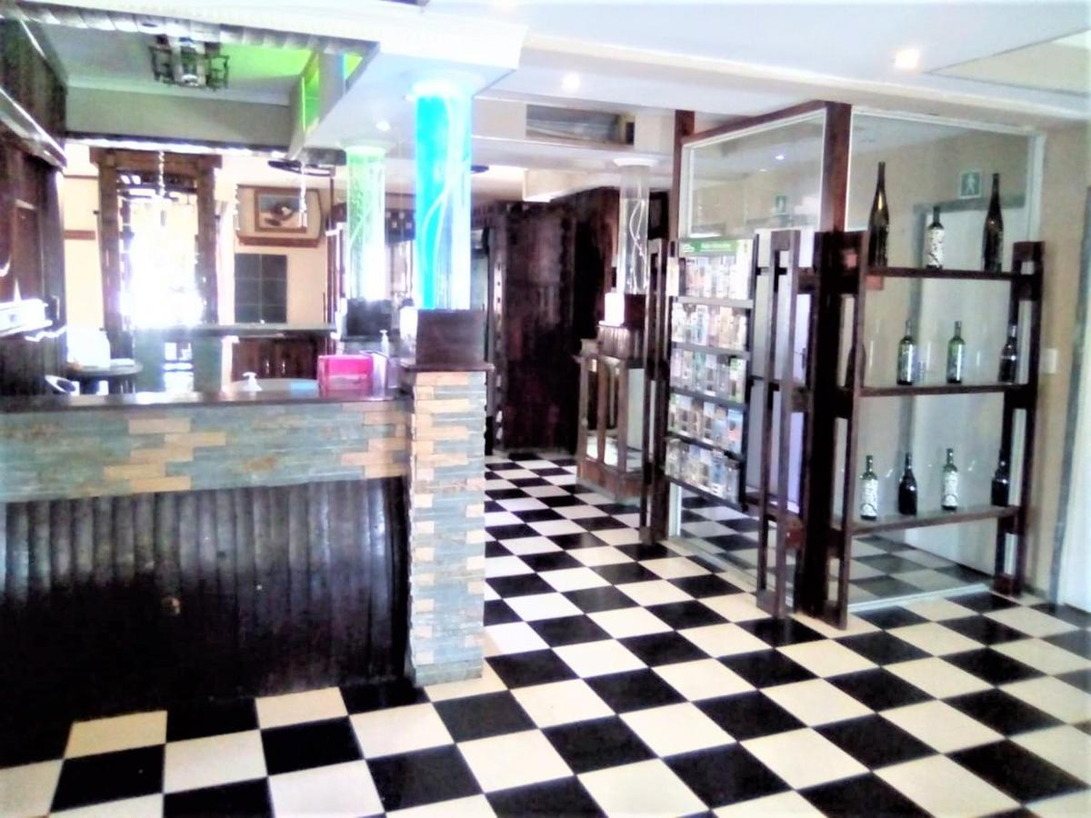 Bread And Barrel Guesthouse Bellville เคปทาวน์ ภายนอก รูปภาพ