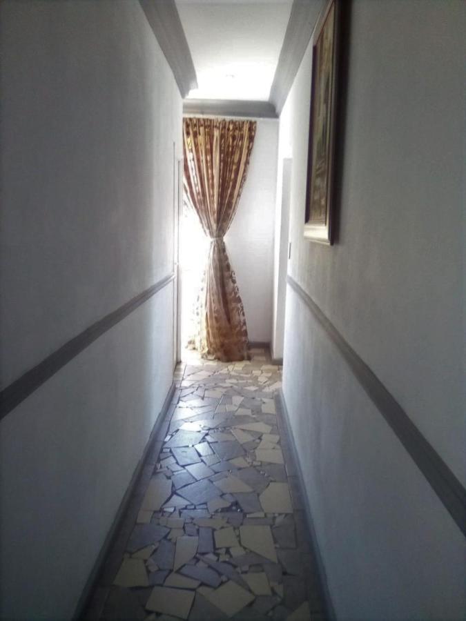Bread And Barrel Guesthouse Bellville เคปทาวน์ ภายนอก รูปภาพ