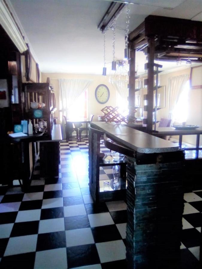 Bread And Barrel Guesthouse Bellville เคปทาวน์ ภายนอก รูปภาพ