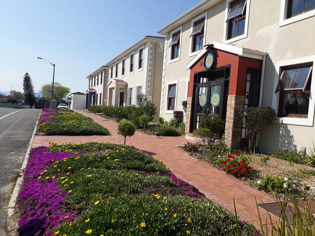 Bread And Barrel Guesthouse Bellville เคปทาวน์ ภายนอก รูปภาพ