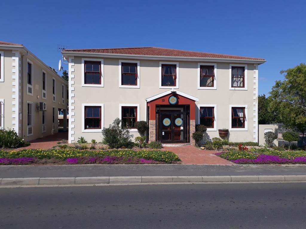 Bread And Barrel Guesthouse Bellville เคปทาวน์ ภายนอก รูปภาพ