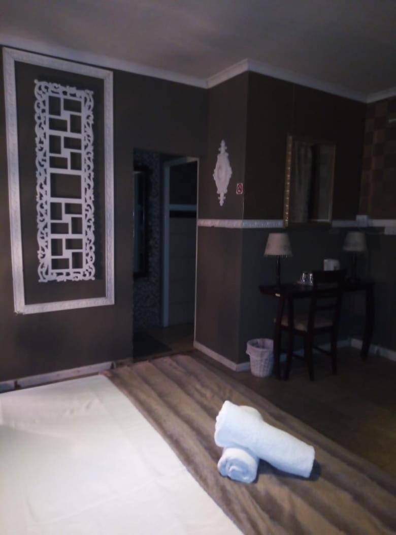 Bread And Barrel Guesthouse Bellville เคปทาวน์ ภายนอก รูปภาพ