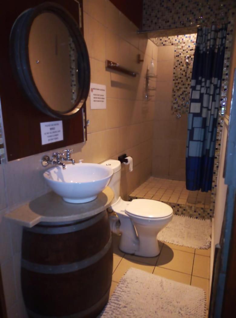 Bread And Barrel Guesthouse Bellville เคปทาวน์ ภายนอก รูปภาพ